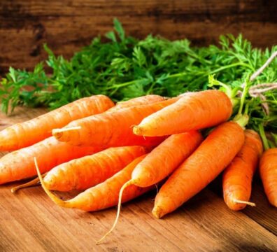 Пучок молодой моркови